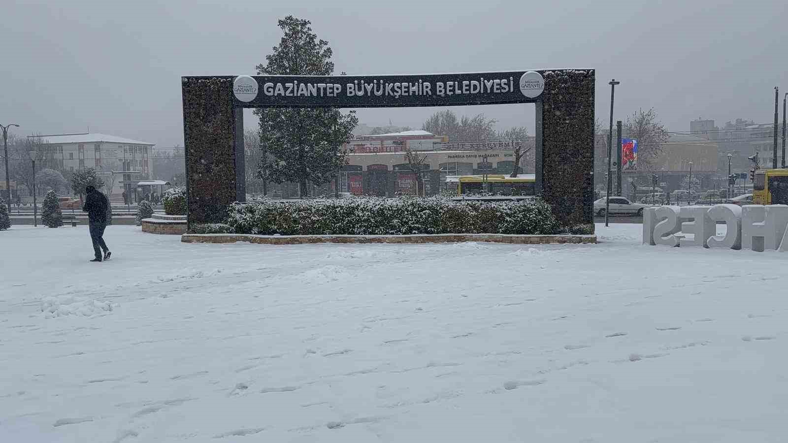 gaziantepte yogun kar yagisi etkili oluyor 6