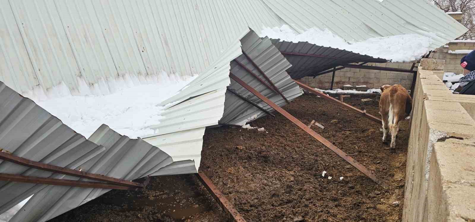 gaziantepte yogun kar yagisi sonrasi ahirin catisi coktu 2 Hs8B8gjU