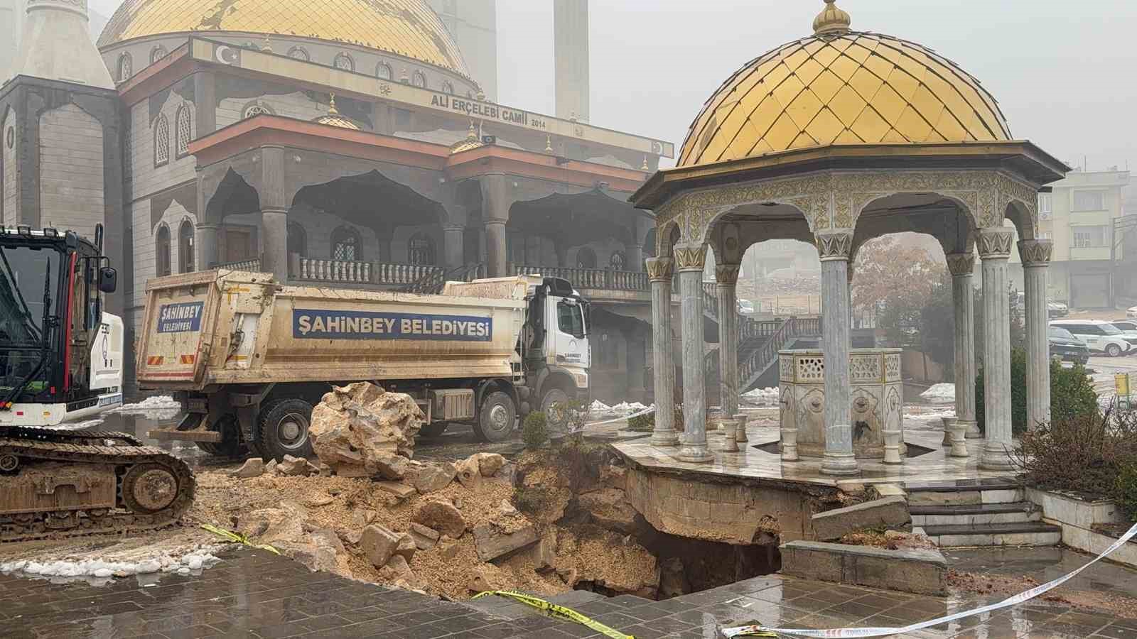 gaziantepte yogun yagis sonrasi cami avlusu coktu 0 DqcBE1Kk