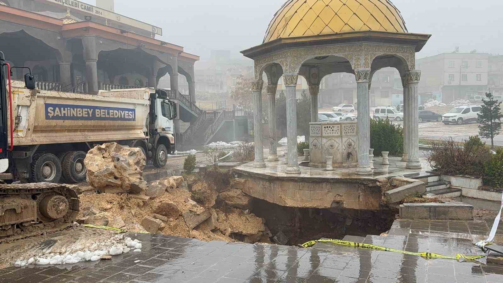 gaziantepte yogun yagis sonrasi cami avlusu coktu 1