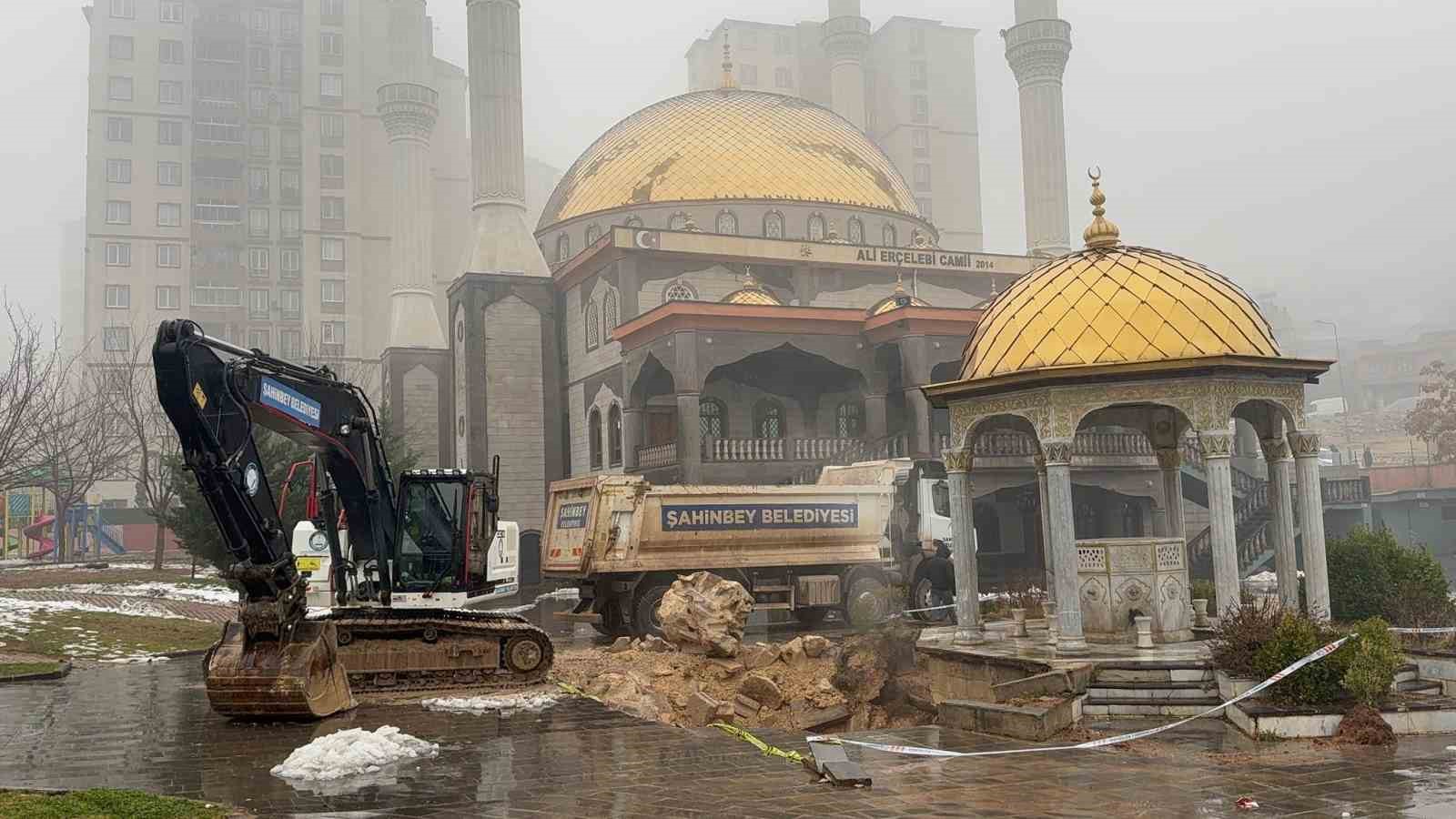 gaziantepte yogun yagis sonrasi cami avlusu coktu 2 ILrC1UJZ
