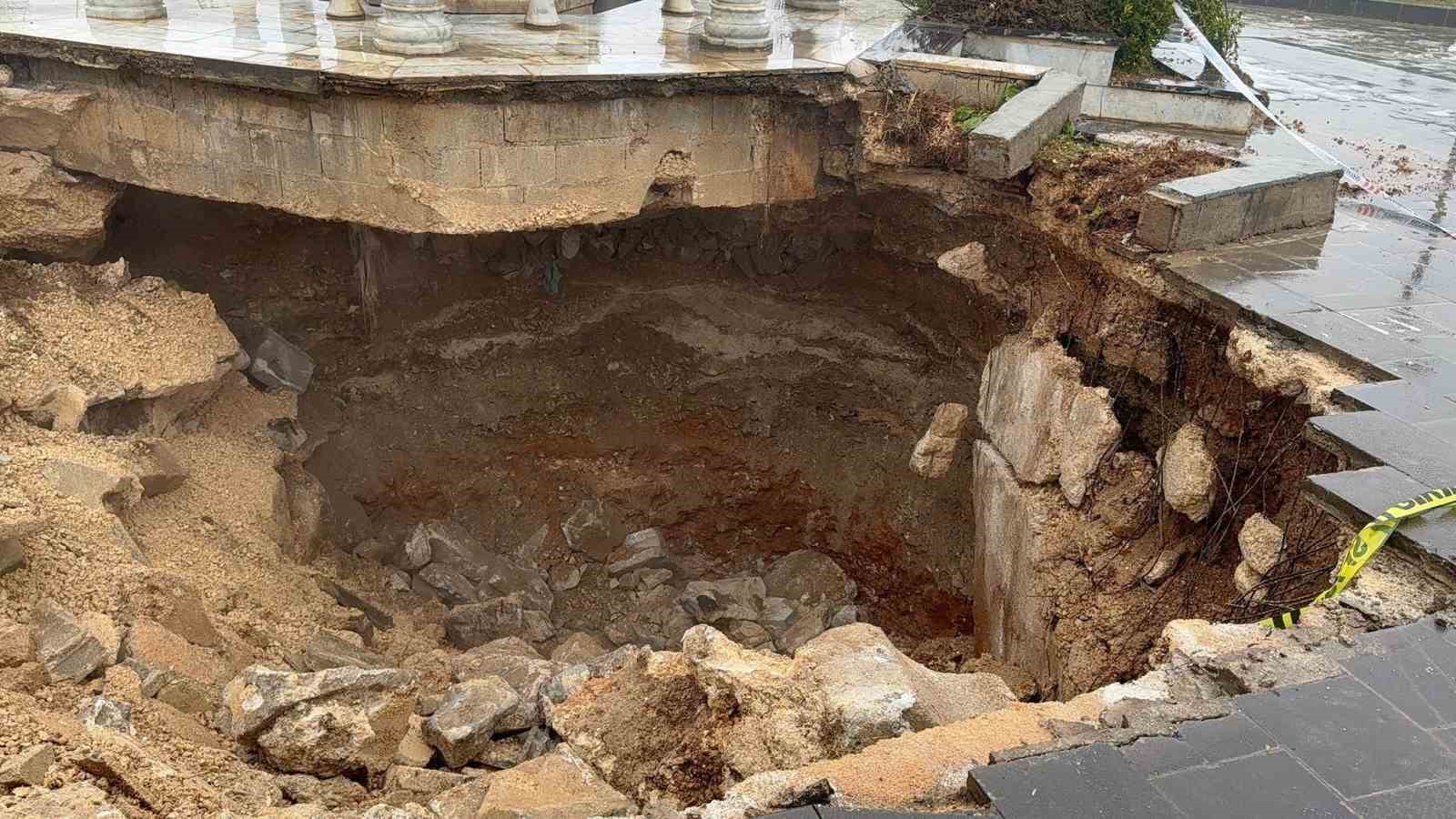 gaziantepte yogun yagis sonrasi cami avlusu coktu 3 6amKAhqn