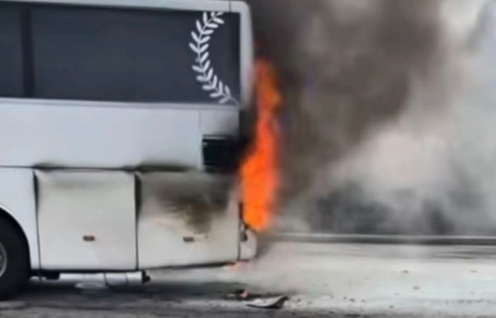 gaziantepte-yolcu-otobusunde-cikan-yangini-itfaiye-sondurdu-fB82VQbB.jpg