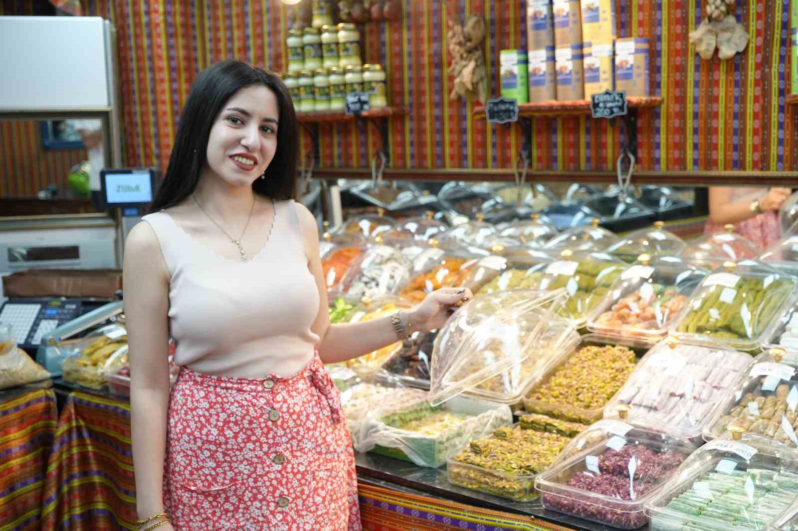 gaziantepte yoresel lokumlara bayram ilgisi 2 KhKLt7ef