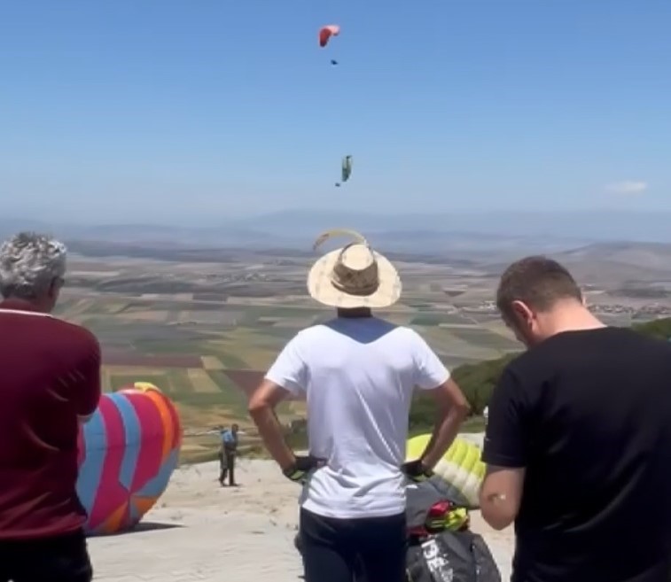 gaziantepte yurekleri agza getiren parasut kazasi 0 fa2g9WvA