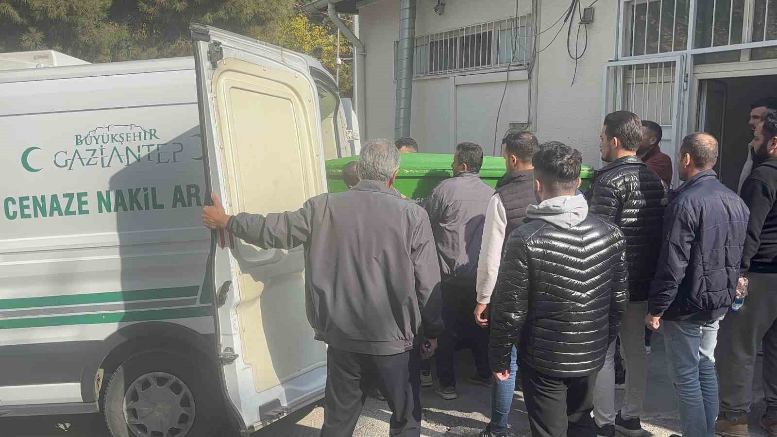 gaziantepteki feci kaza umreden donen yakinlarini karsilamaya giderken olmus 3 uhnVP3Bn