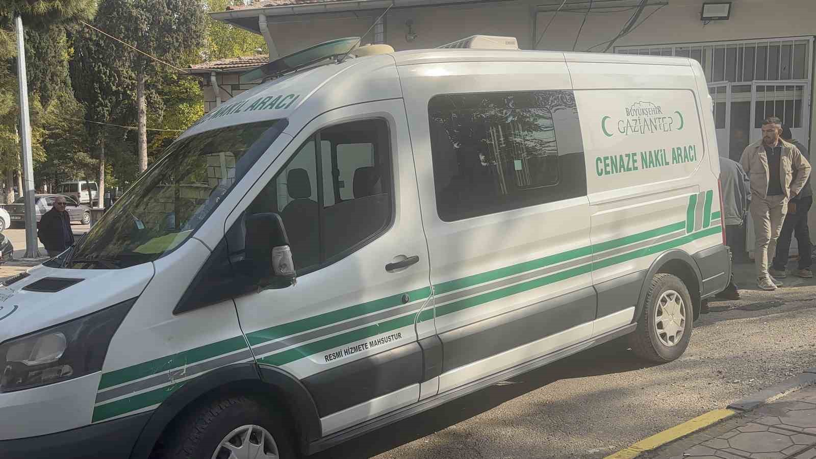 gaziantepteki feci kaza umreden donen yakinlarini karsilamaya giderken olmus 6 Yh6eLzL4