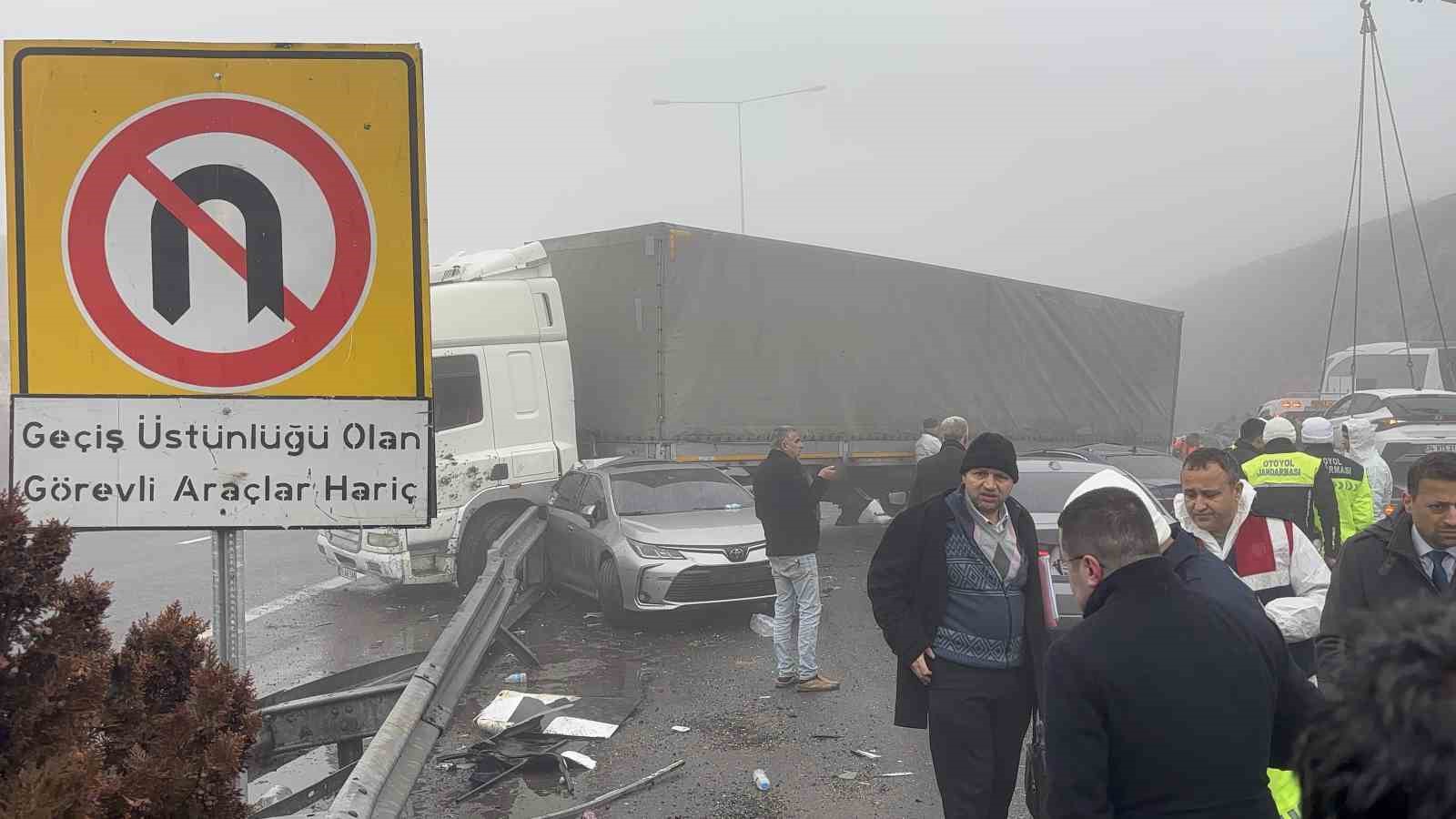 Gaziantep’teki feci kazaya ‘U’ dönüşü yapmaya çalışan tır neden olmuş 4 gaziantepteki feci kazaya u donusu yapmaya calisan tir neden olmus 0 DmpNCev3