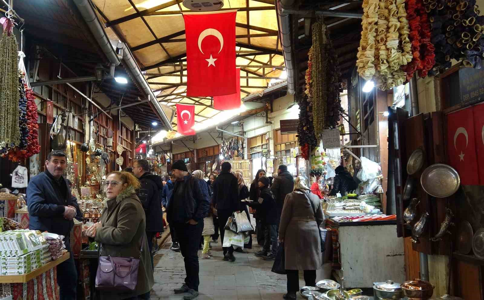 Gaziantep’teki tarihi çarşılarda yarıyıl tatili yoğunluğu 6 gaziantepteki tarihi carsilarda yariyil tatili yogunlugu 2 g3fvXFqf