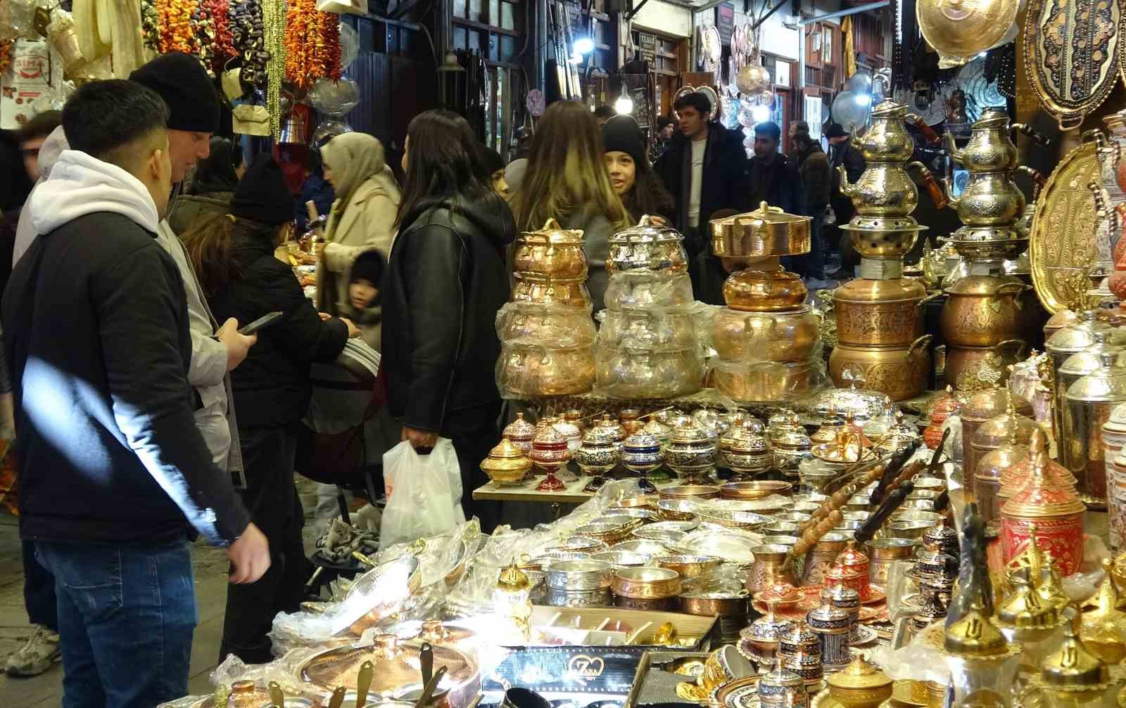 Gaziantep’teki tarihi çarşılarda yarıyıl tatili yoğunluğu 7 gaziantepteki tarihi carsilarda yariyil tatili yogunlugu 3 gc6yndVI