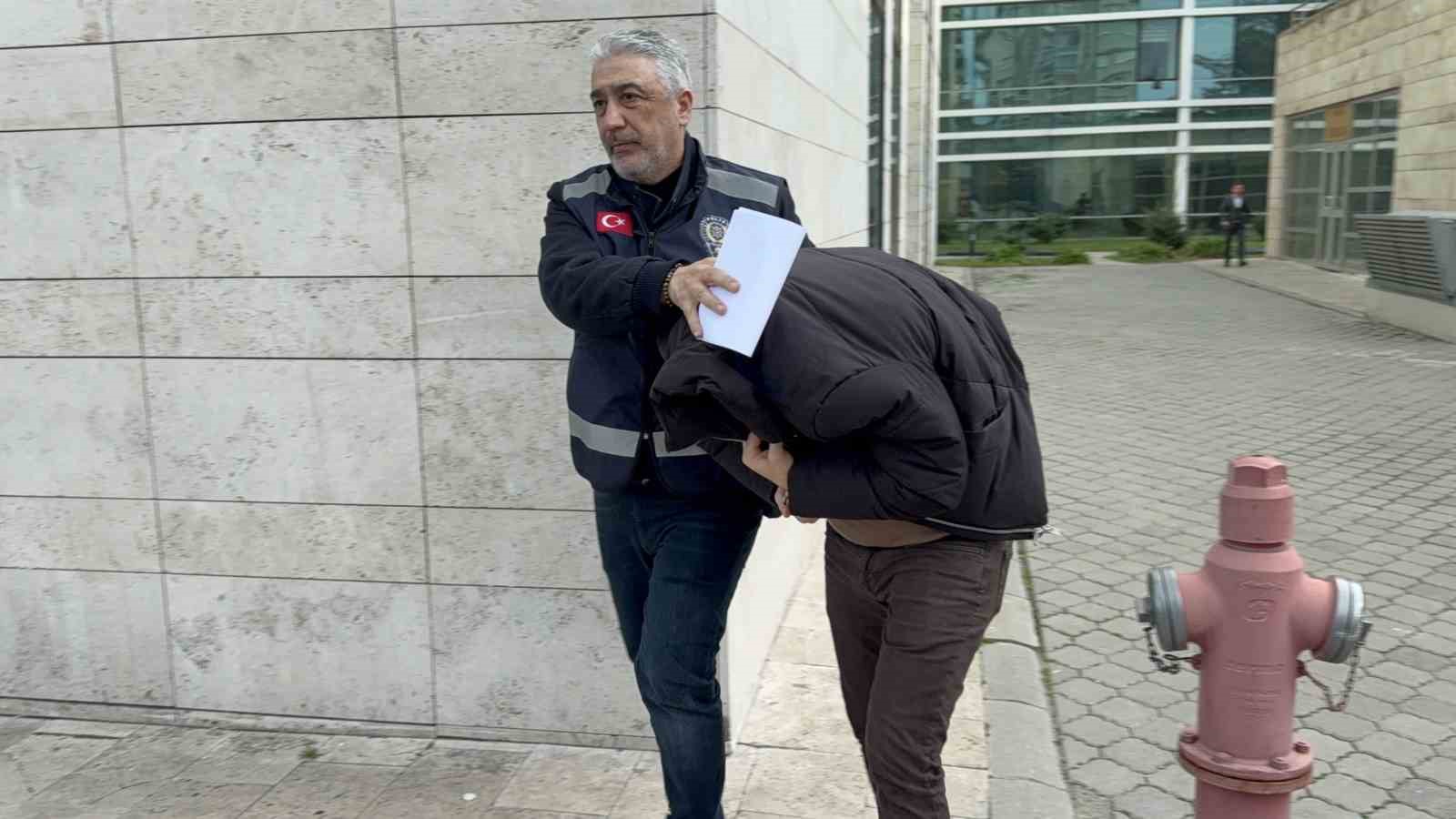 gazinoda dehset musteriyi darp edip 547 bin lirasini gasp ettiler 3 YrzFdFF8