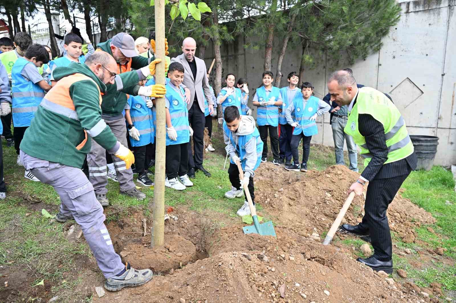 gaziosmanpasada 1 haftada toplanan 2 ton atik 40 agacin hayatini kurtardi 2 1tXs6fHt