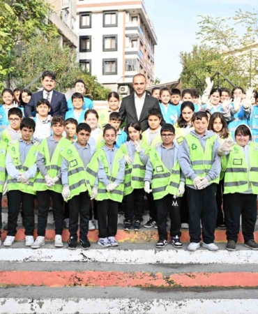 gaziosmanpasada-1-haftada-toplanan-2-ton-atik-40-agacin-hayatini-kurtardi-CQmcl4BU.jpg