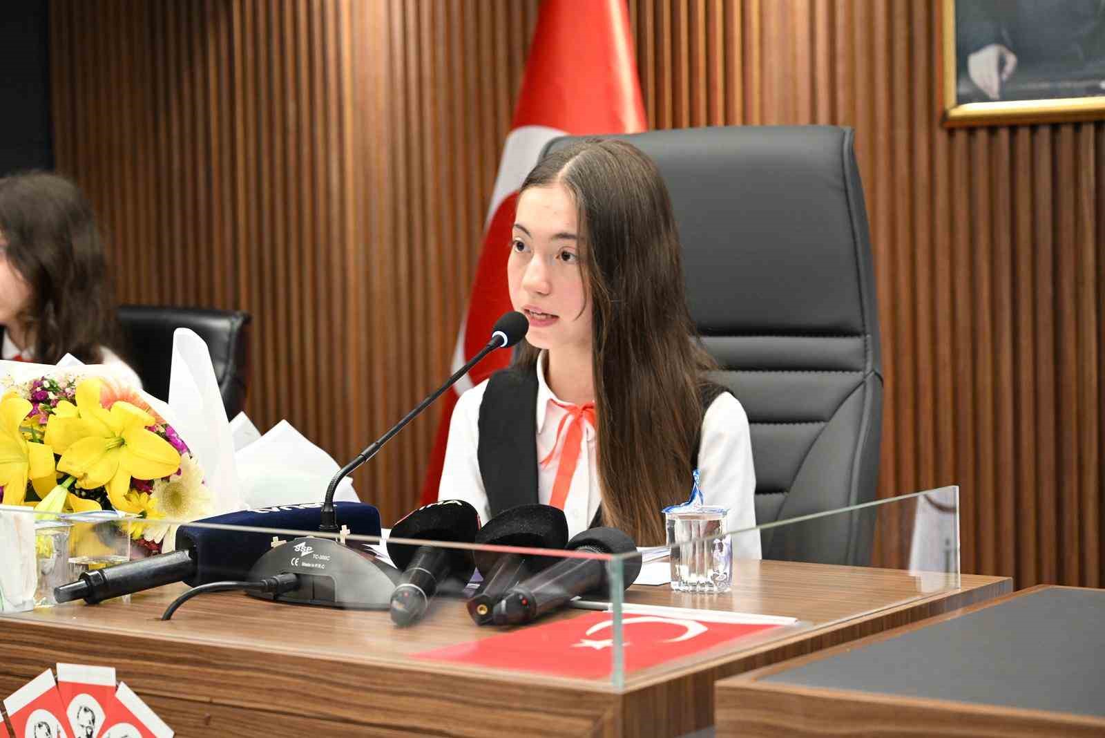 gaziosmanpasada 23 nisan cocuk meclisiden dunyaya baris mesaji 0 ad3iv52B