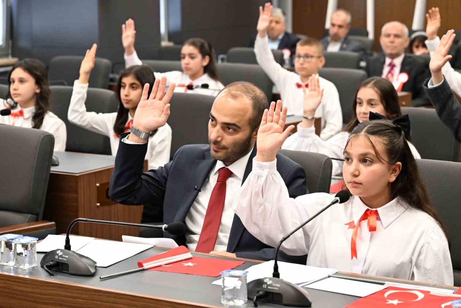 gaziosmanpasada 23 nisan cocuk meclisiden dunyaya baris mesaji 1 3WfdQOXs