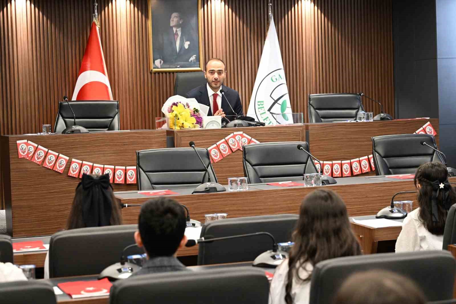 gaziosmanpasada 23 nisan cocuk meclisiden dunyaya baris mesaji 2 9kstXm3d