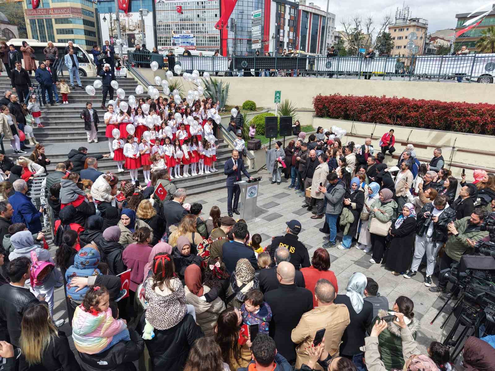 gaziosmanpasada 23 nisan cocuk meclisiden dunyaya baris mesaji 3 yQs4z6nP