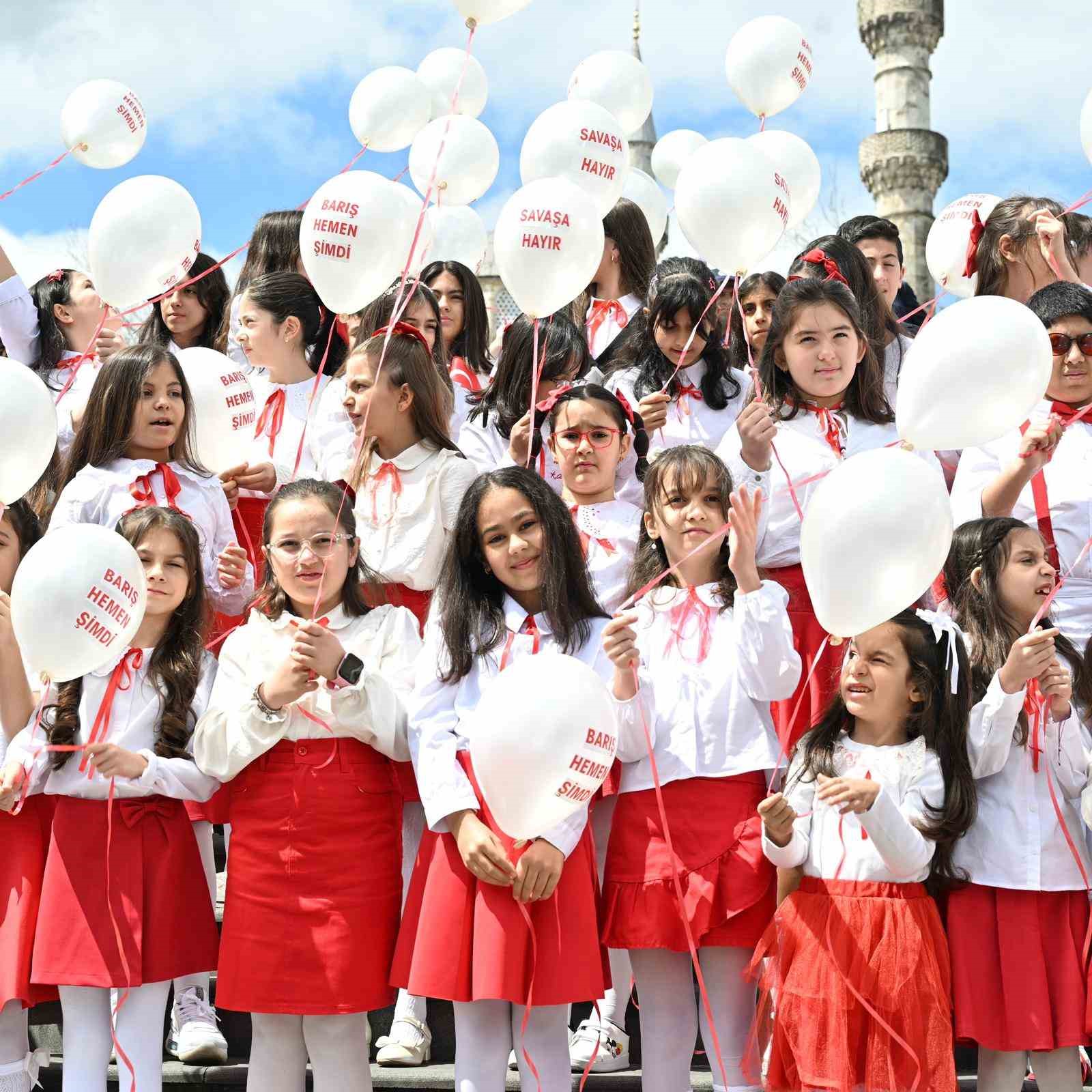gaziosmanpasada 23 nisan cocuk meclisiden dunyaya baris mesaji 5 mGNh56YZ