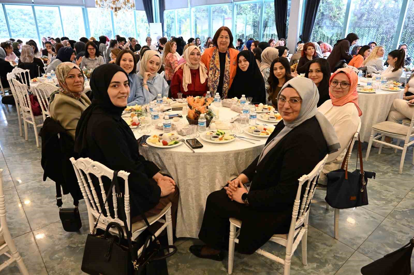 gaziosmanpasada anneler gunu bulusmasi kadin personel kahvalti programinda bir araya geldi 2 hAWbSYXY