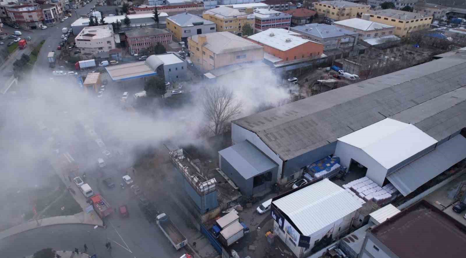 gaziosmanpasada avize atolyesinin deposunda yangin cikti ekiplerin sondurme calismasi havadan goruntulendi 0 ES3vGe8q