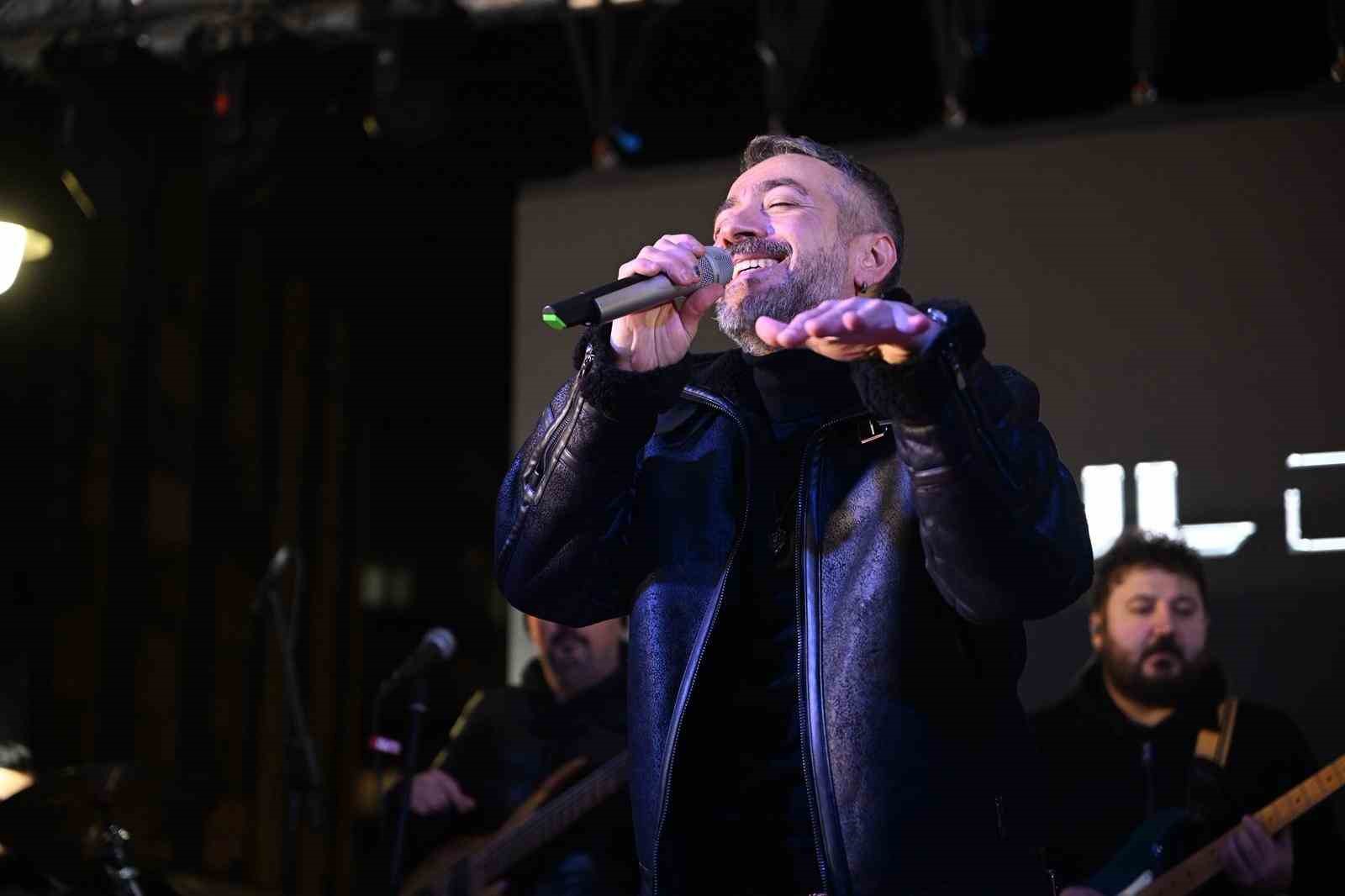 gaziosmanpasada baskan vekili karadenizden hamsi festivalinde gitar surprizi 3