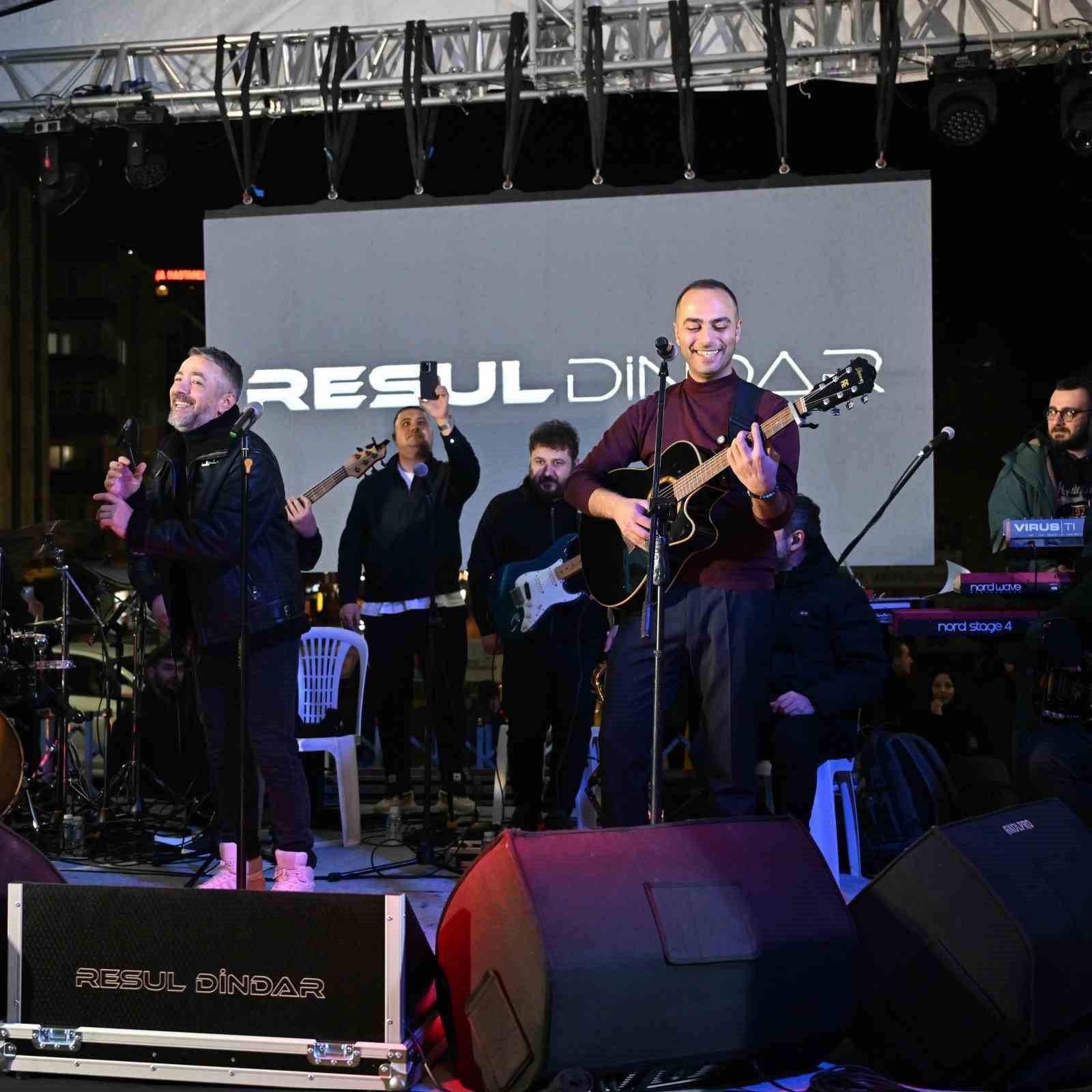 gaziosmanpasada baskan vekili karadenizden hamsi festivalinde gitar surprizi 7