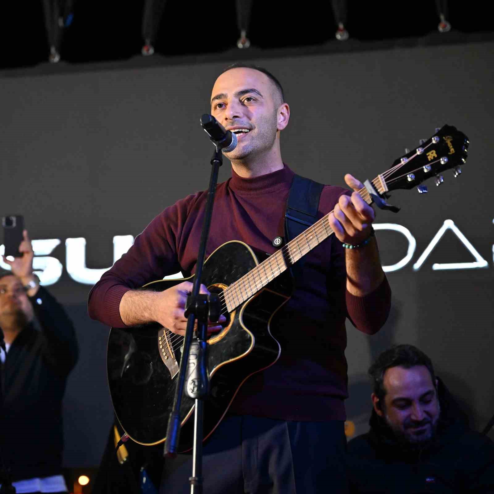 gaziosmanpasada baskan vekili karadenizden hamsi festivalinde gitar surprizi 8