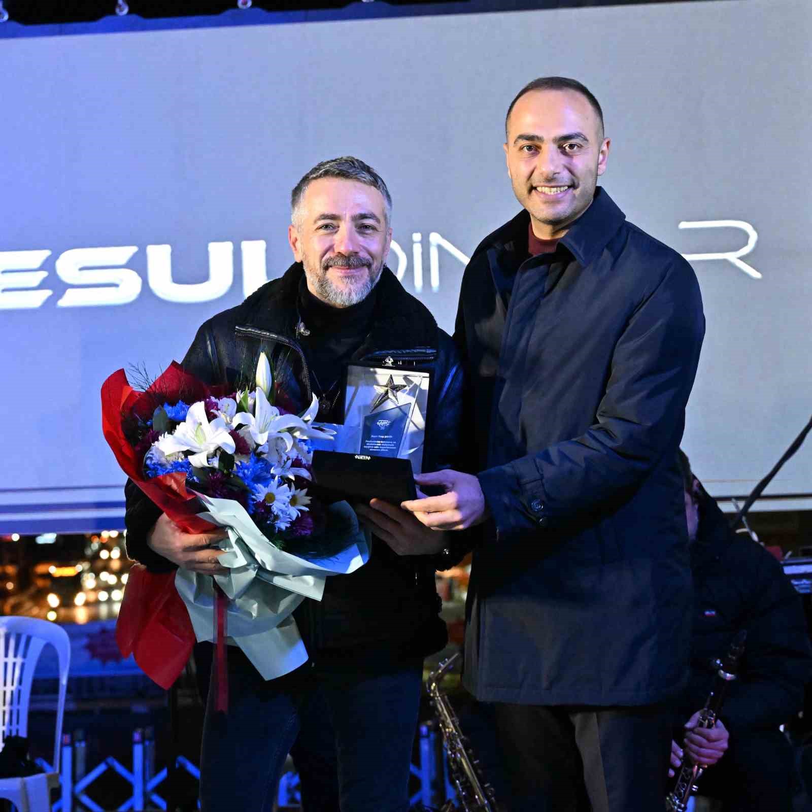 gaziosmanpasada baskan vekili karadenizden hamsi festivalinde gitar surprizi 9 fTqY9i12