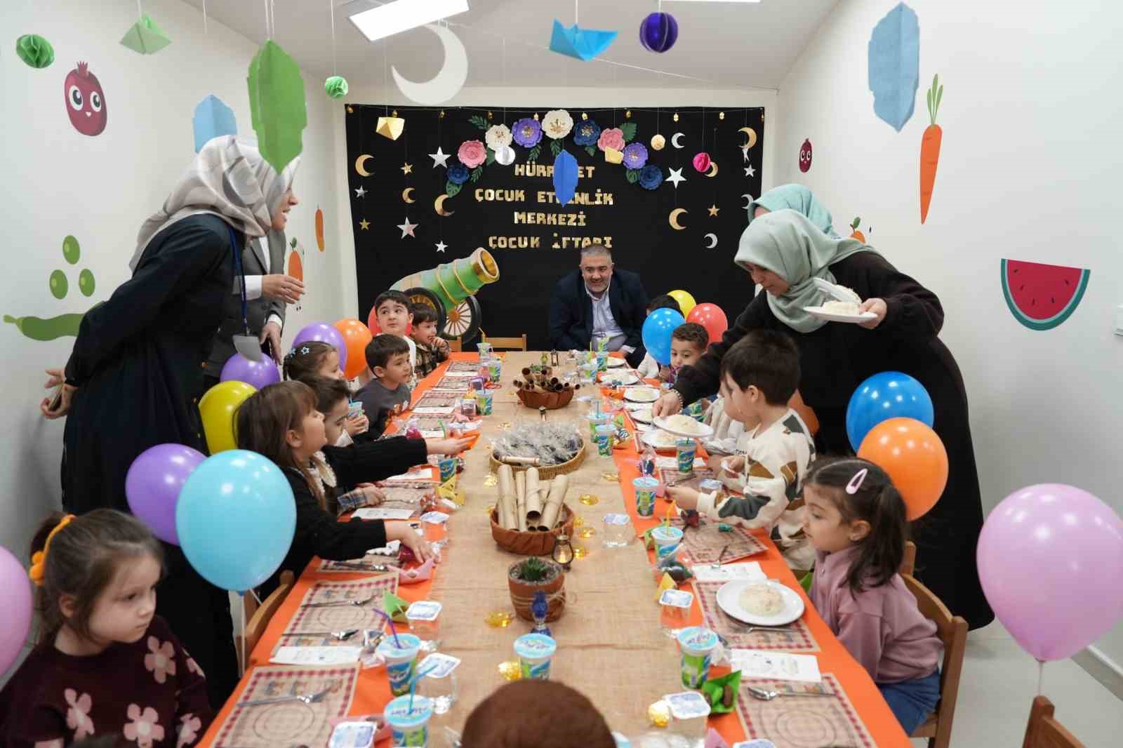 gaziosmanpasada cocuklar tekne orucu tutmanin heyecanini yasadi 4 4HzNJBsy