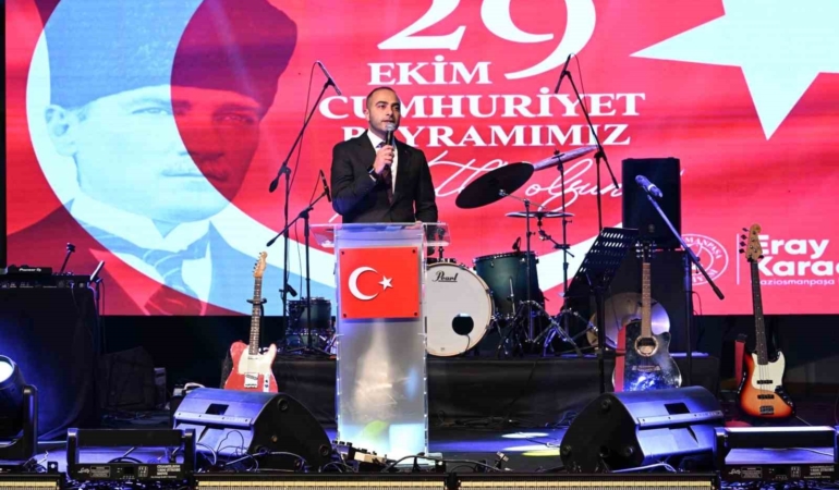 gaziosmanpasada-cumhuriyet-bayrami-fener-alayi-ve-konserlerle-kutlandi-ApfFknLF.jpg