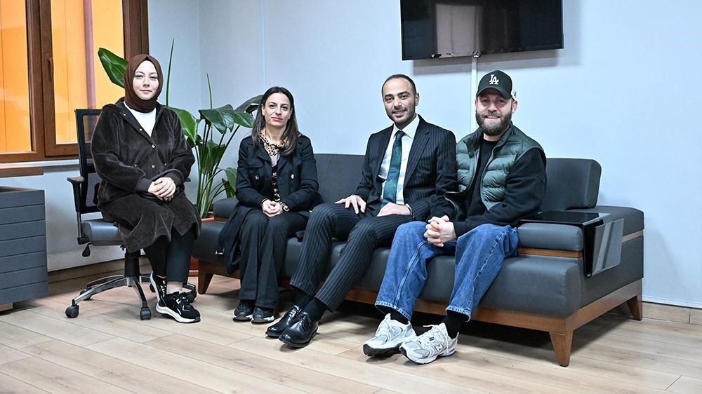 gaziosmanpasada kafede yasanan tartismanin ardindan belediye baskan vekili karadeniz taraflari baristirdi 1 ihnASsnW
