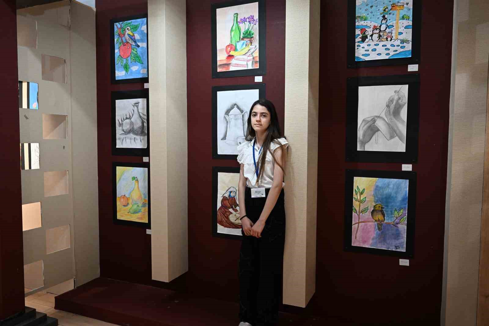 Gaziosmanpaşa’da Sanat Atölyeleri Resim Sergisi açıldı 5 gaziosmanpasada sanat atolyeleri resim sergisi acildi 1 F12SBSCs