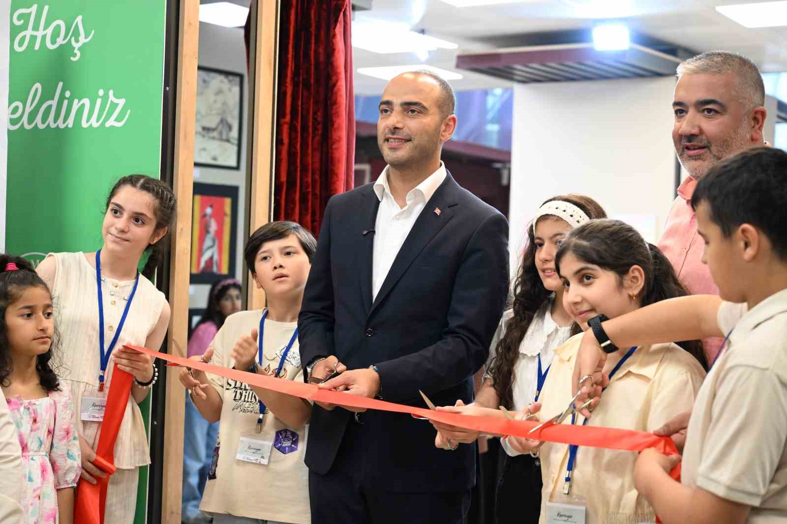 Gaziosmanpaşa’da Sanat Atölyeleri Resim Sergisi açıldı 6 gaziosmanpasada sanat atolyeleri resim sergisi acildi 2 rFydTODX