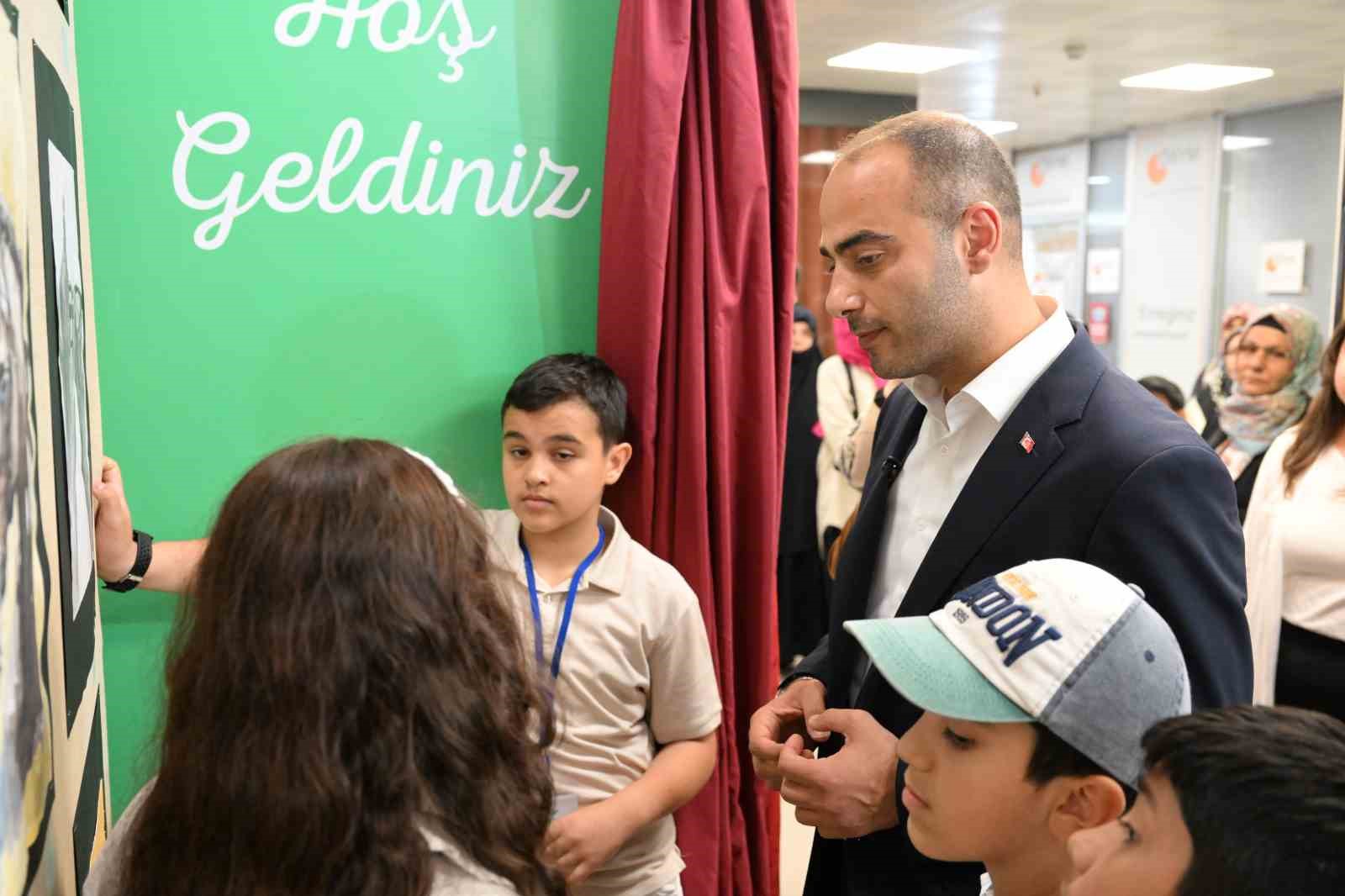 Gaziosmanpaşa’da Sanat Atölyeleri Resim Sergisi açıldı 7 gaziosmanpasada sanat atolyeleri resim sergisi acildi 3 YAUqyDQ1