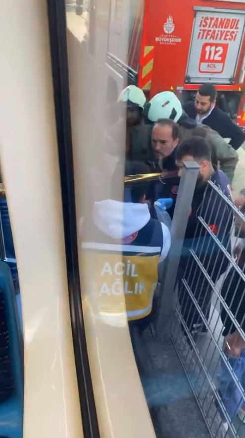 gaziosmanpasada tramvay ile motosiklet carpisti 1 agir yarali 1 cK2tBBFW