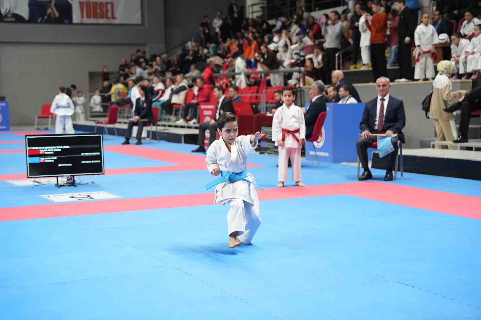 gaziosmanpasali kaan ayazdan 7 yasinda cifte sampiyonluk 0 UO8QDy49