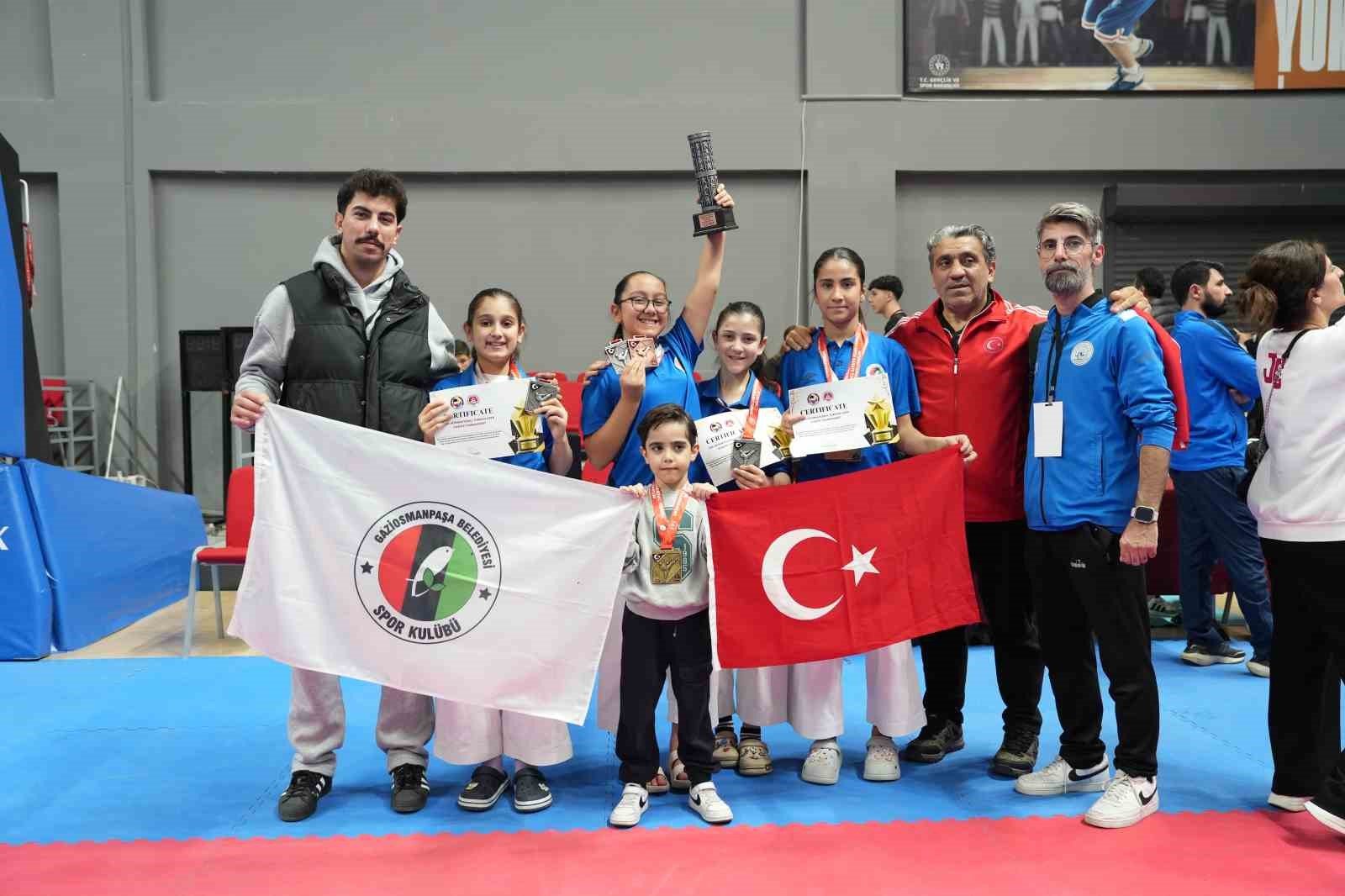 gaziosmanpasali kaan ayazdan 7 yasinda cifte sampiyonluk 2 PtX5t4Ke