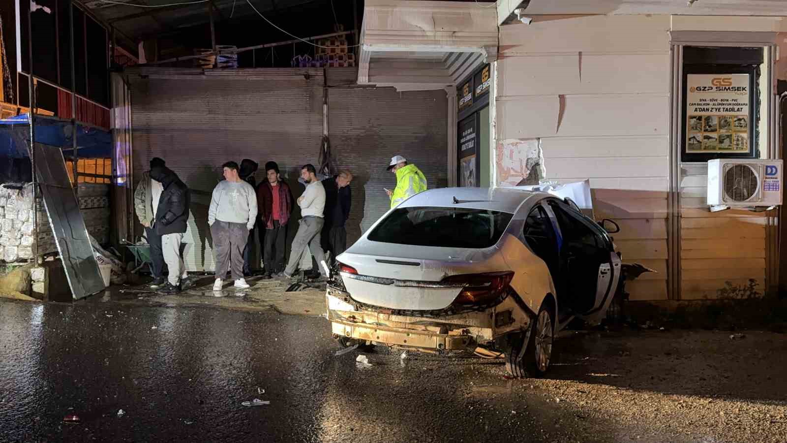 gazipasada otomobil is yerine girdi 3 yarali 1