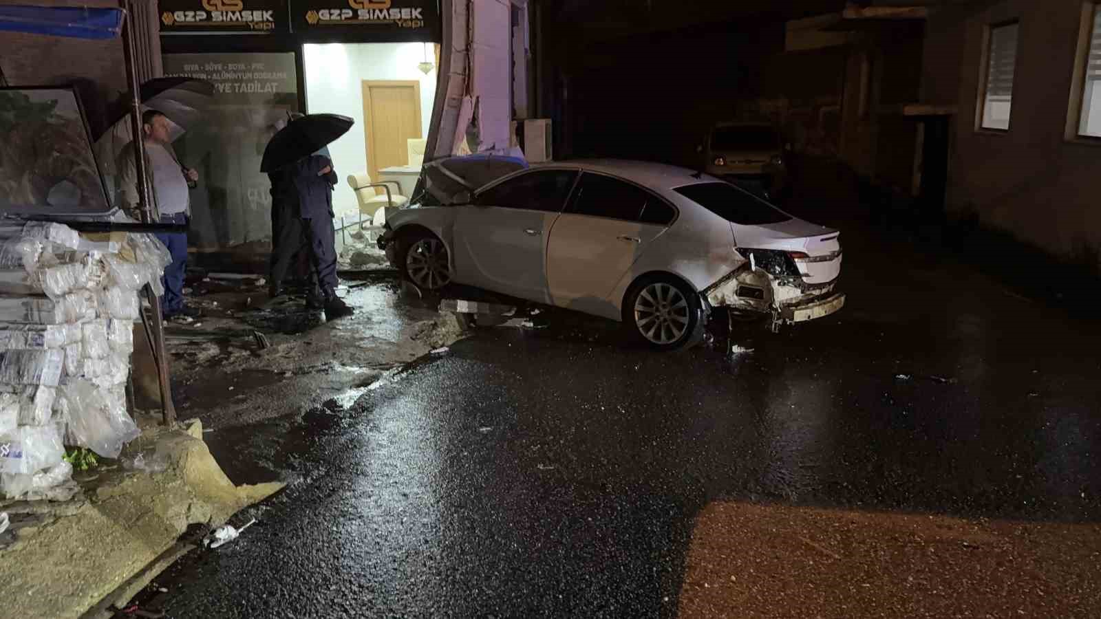 gazipasada otomobil is yerine girdi 3 yarali 3 laePAbjg