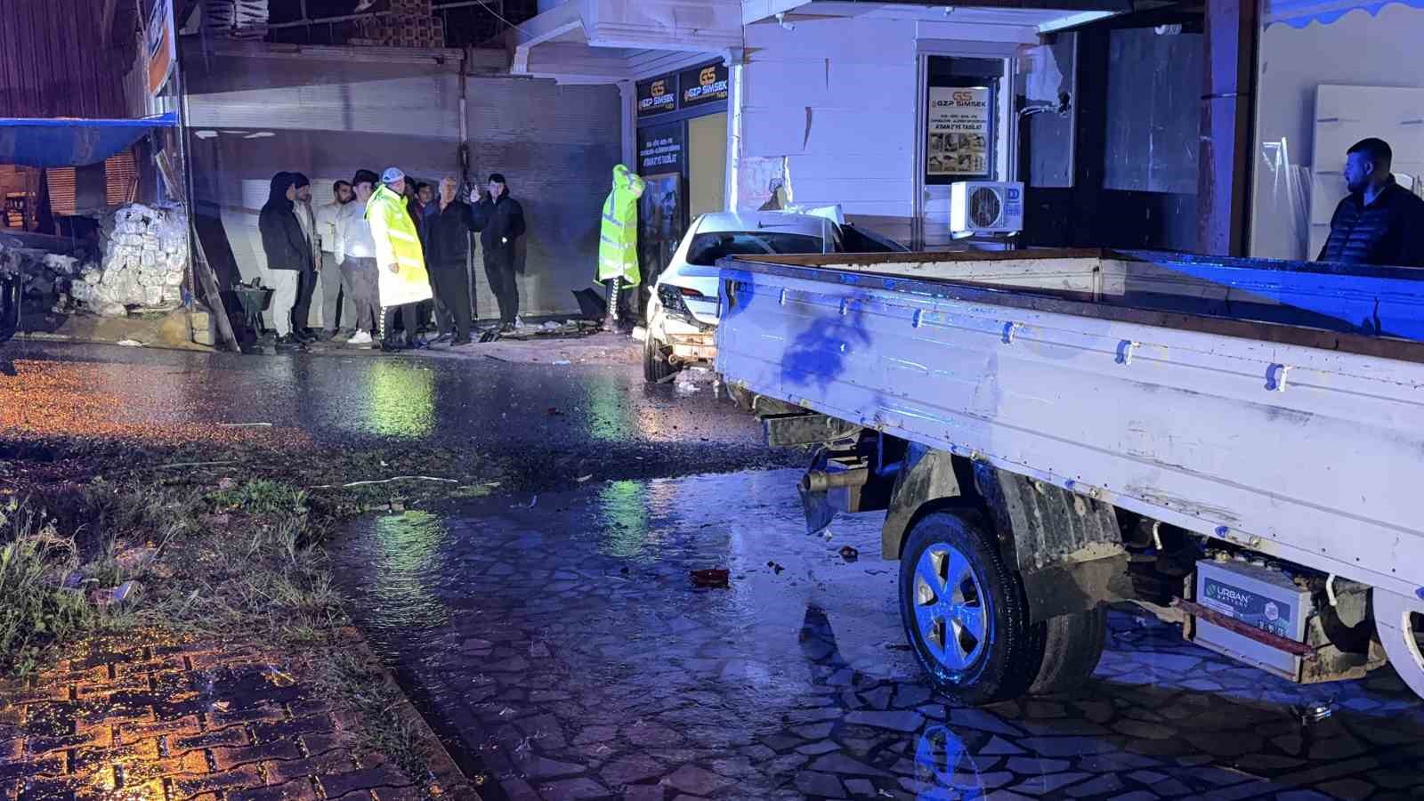 gazipasada otomobil is yerine girdi 3 yarali 6