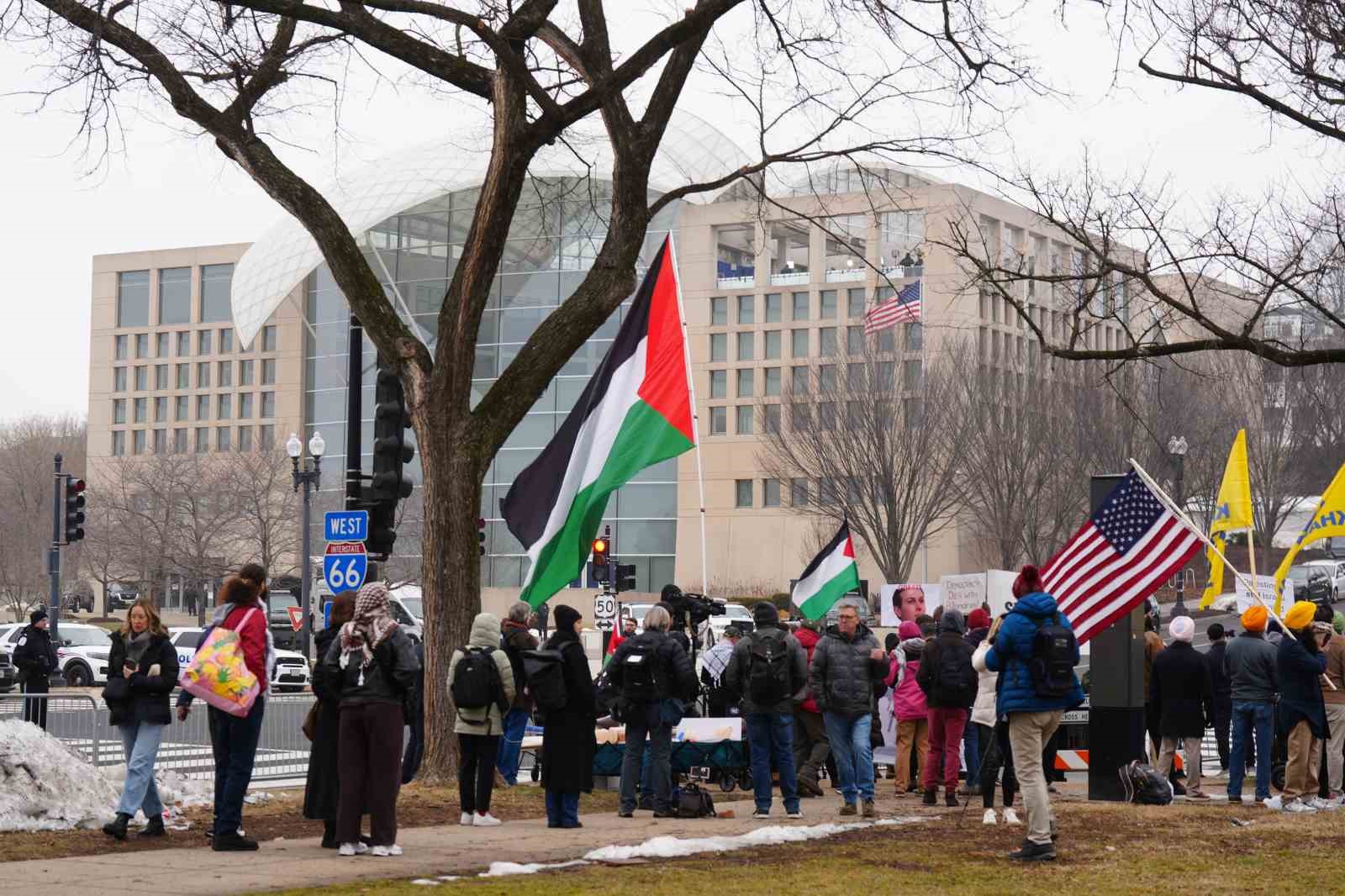 gazze baris kurulu toplantisi sirasinda filistin destekcilerinden protesto 2 gozalti 3 MqYt1Tb2