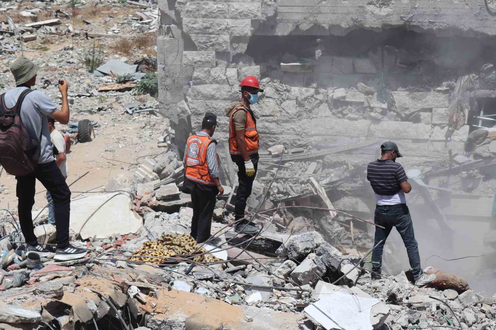 Gazze’de 147 binanın enkazında cenaze arama çalışmaları başlatıldı 4 gazzede 147 binanin enkazinda cenaze arama calismalari baslatildi 0 wJ5uypzn