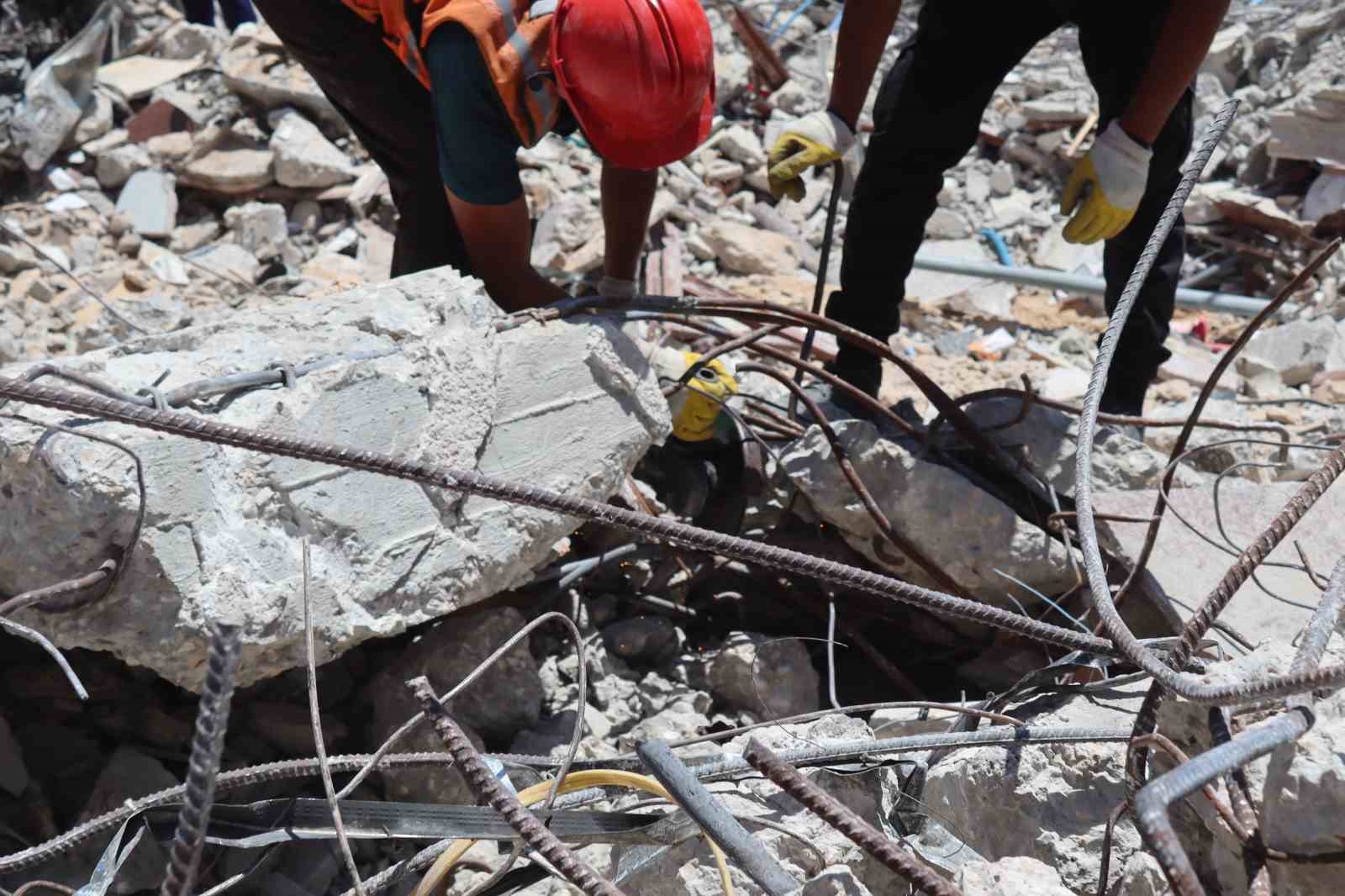 Gazze’de 147 binanın enkazında cenaze arama çalışmaları başlatıldı 7 gazzede 147 binanin enkazinda cenaze arama calismalari baslatildi 3 cTHCAA6p