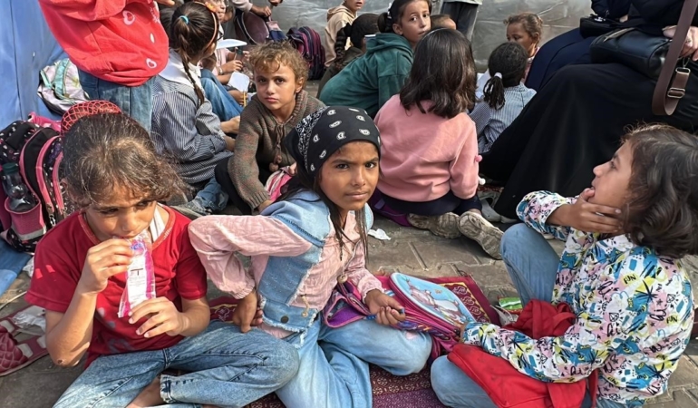 gazzede-cocuklar-enkaza-donen-okullarda-ders-basi-yapti-HebUEvzd.jpg
