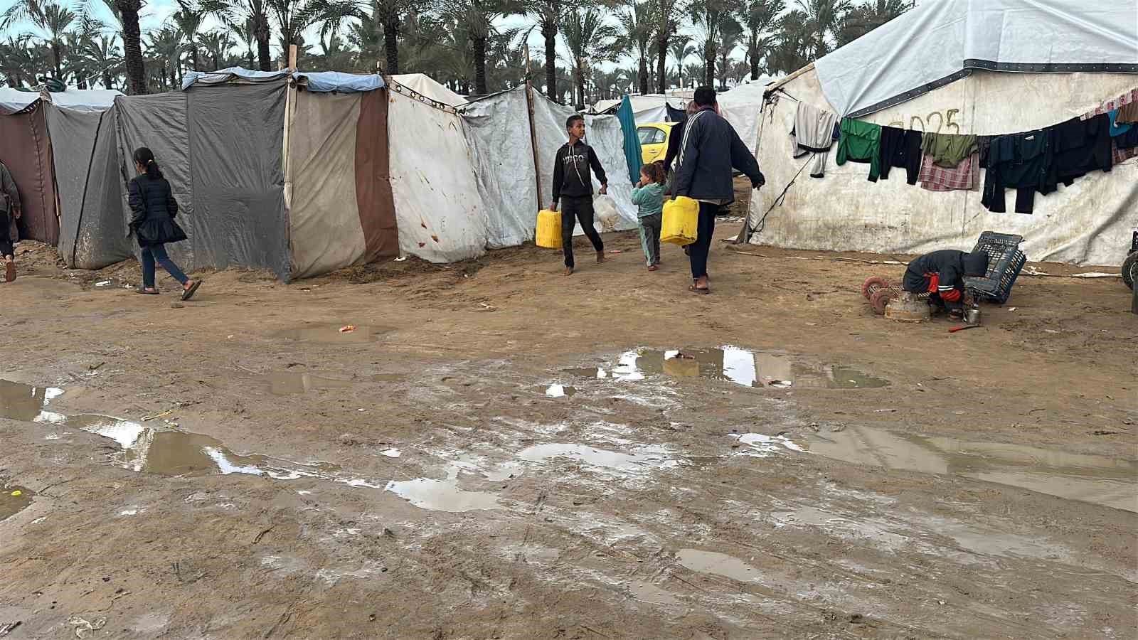 gazzede etkili olan siddetli yagis mevcut insani krizi daha da derinlestiriyor 6
