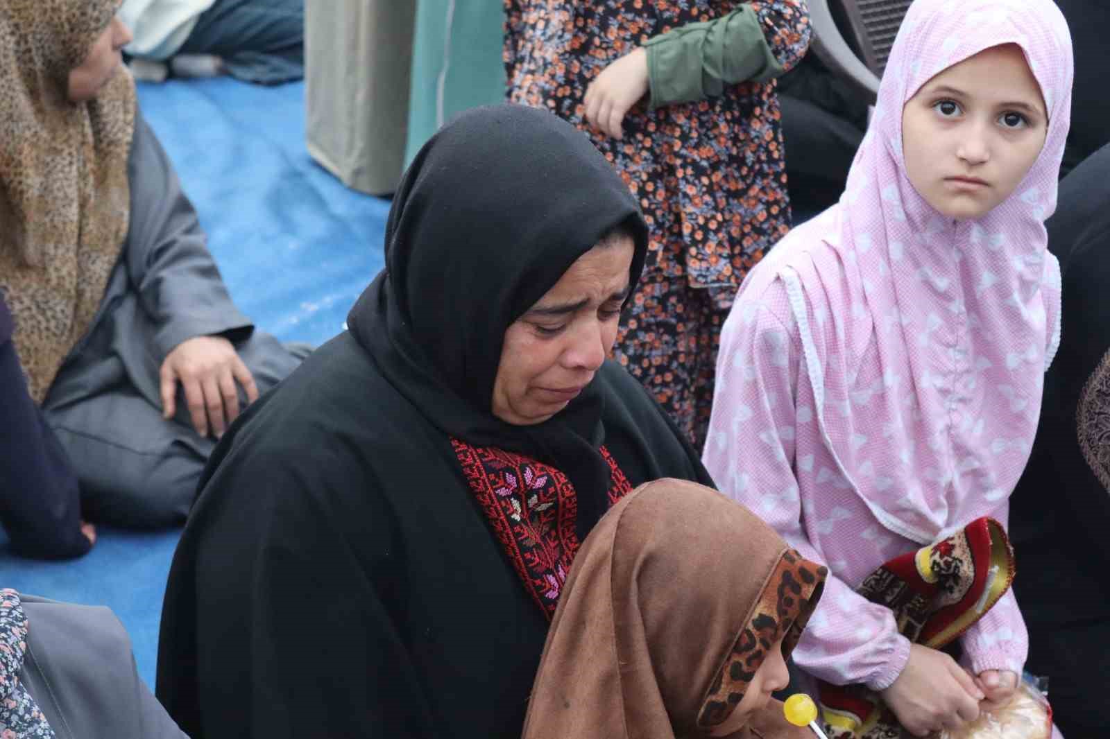 Gazze’de Filistinliler İsrail ablukası altında bayram namazını kıldı 5 gazzede filistinliler israil ablukasi altinda bayram namazini kildi 1