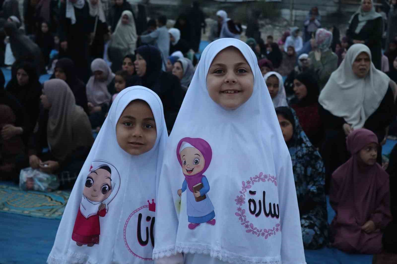 Gazze’de Filistinliler İsrail ablukası altında bayram namazını kıldı 6 gazzede filistinliler israil ablukasi altinda bayram namazini kildi 2 SADLRBFu