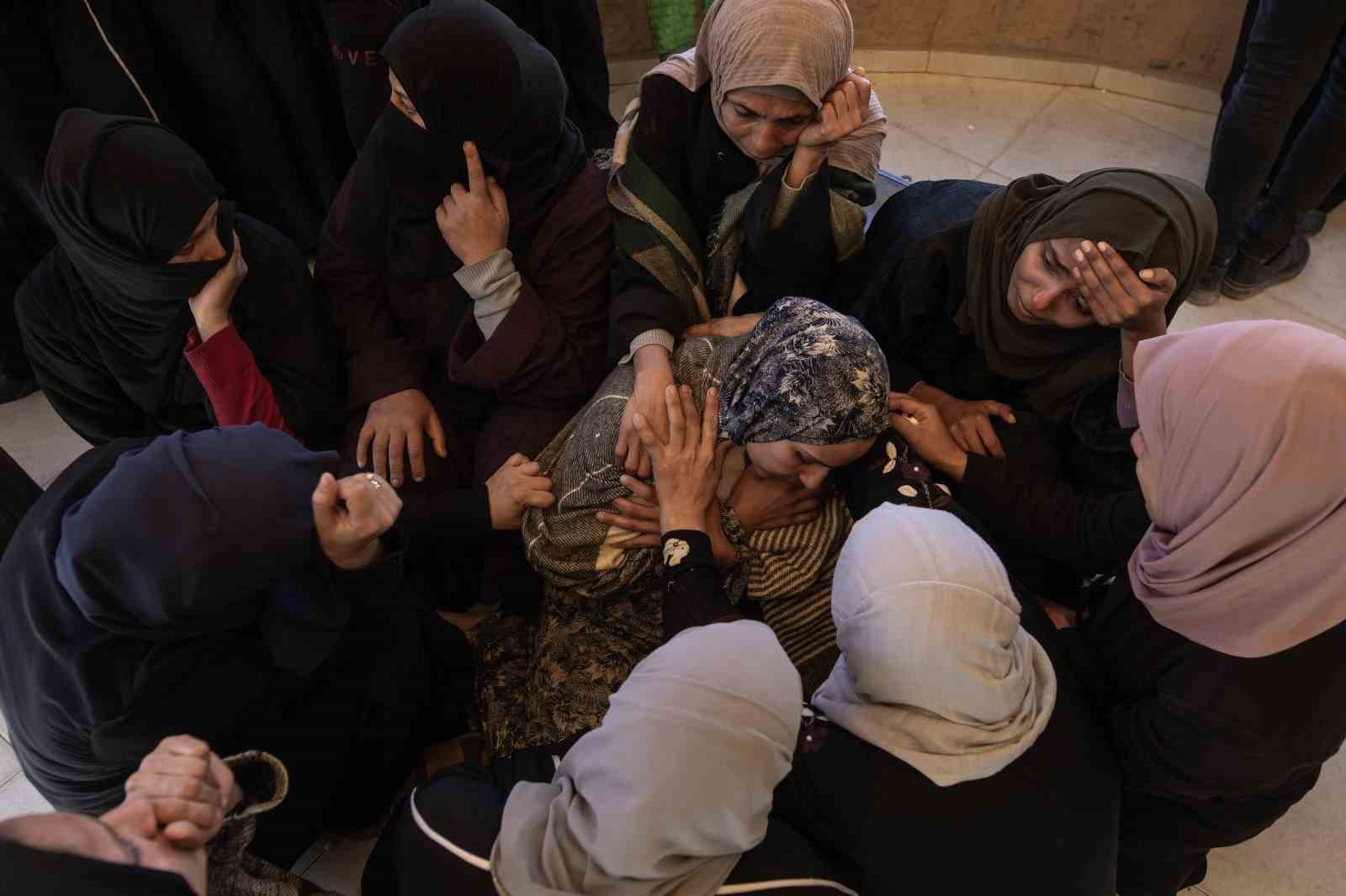 gazzede israil saldirilarinda 27 kisi hayatini kaybetti 18 kisi yaralandi 0 kNhzYAmk