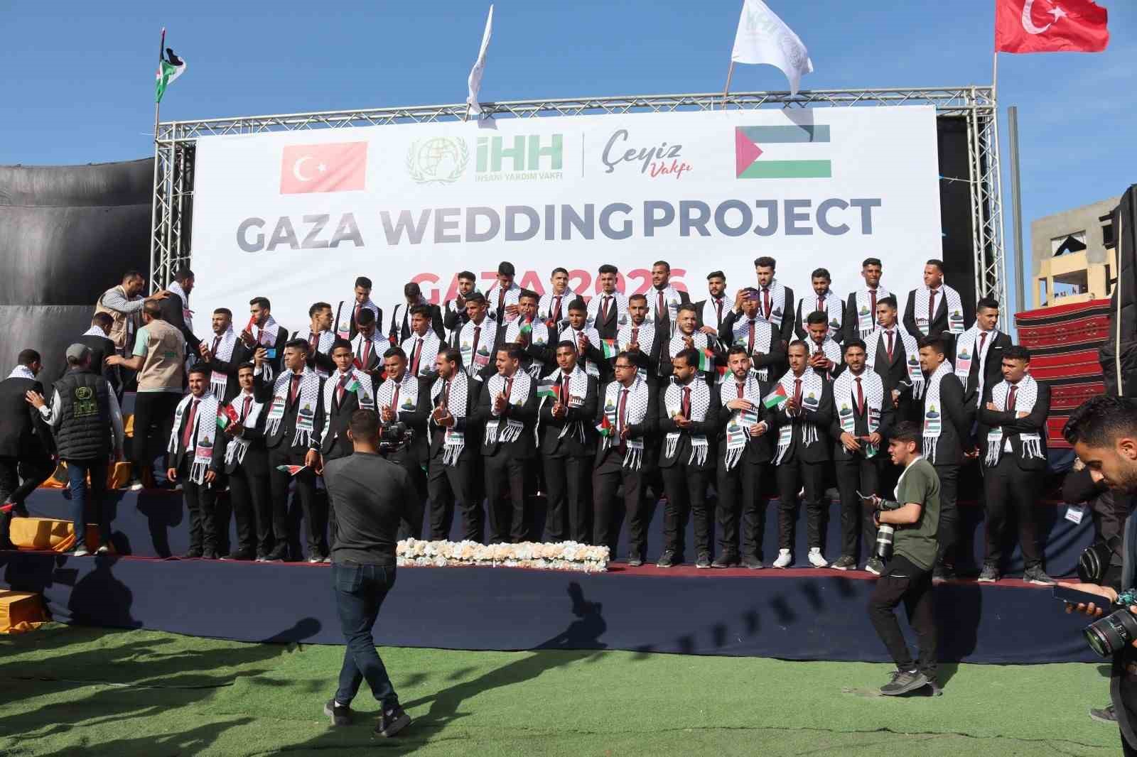Gazze’de İsrail saldırılarında yakınlarını kaybeden 50 çift için toplu düğün töreni düzenlendi 6 gazzede israil saldirilarinda yakinlarini kaybeden 50 cift icin toplu dugun toreni duzenlendi 2 wsbN3kBD
