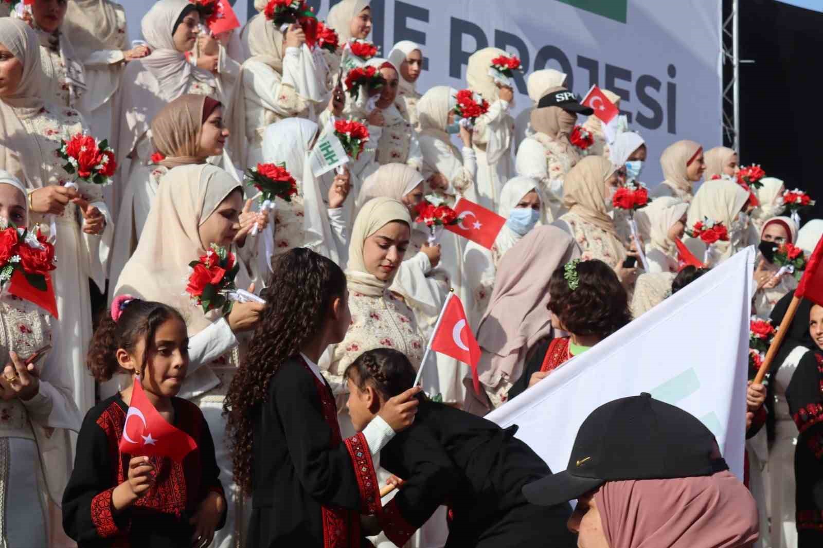 Gazze’de İsrail saldırılarında yakınlarını kaybeden 50 çift için toplu düğün töreni düzenlendi 7 gazzede israil saldirilarinda yakinlarini kaybeden 50 cift icin toplu dugun toreni duzenlendi 3 C6ggehge